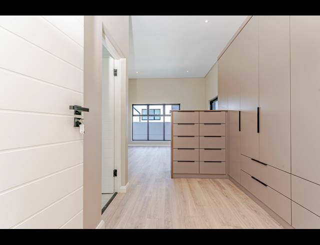 4 BEDROOM FREEHOLD FOR SALE IN OLIFANTSFONTEIN